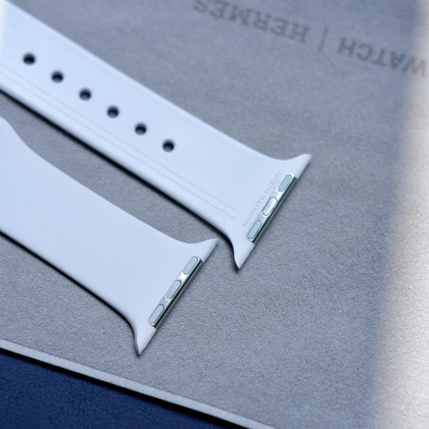 苹果早期 Apple Watch “高端款”运动硅胶表带曝光