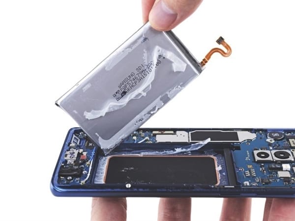 手机可拆卸电池即将回归 利大于弊？