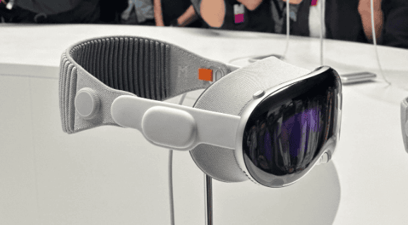 苹果Vision Pro考虑过VR 控制器但最终转向眼球追踪和手势识别
